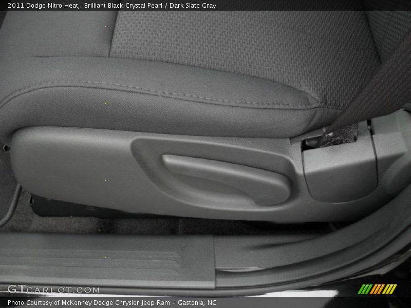Brilliant Black Crystal Pearl / Dark Slate Gray 2011 Dodge Nitro Heat