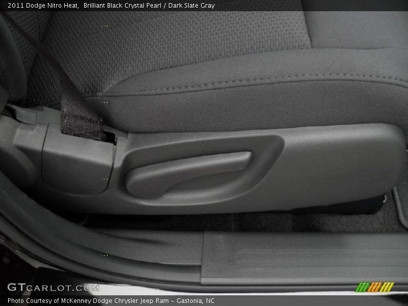 Brilliant Black Crystal Pearl / Dark Slate Gray 2011 Dodge Nitro Heat