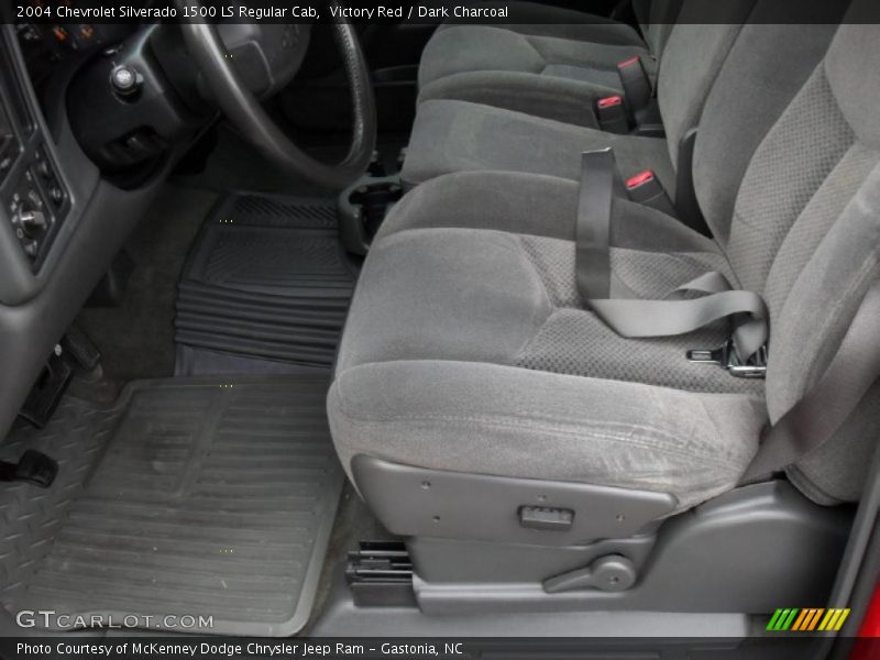 Victory Red / Dark Charcoal 2004 Chevrolet Silverado 1500 LS Regular Cab