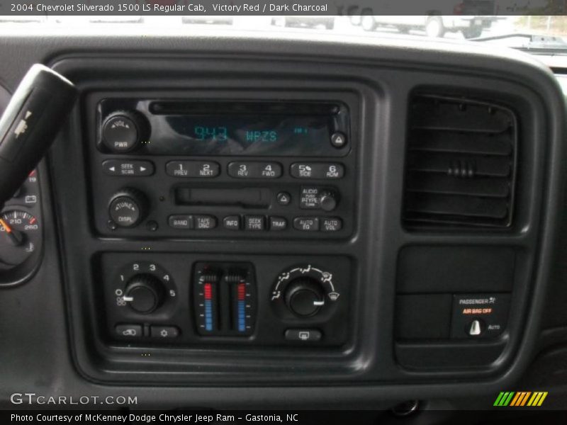 Victory Red / Dark Charcoal 2004 Chevrolet Silverado 1500 LS Regular Cab