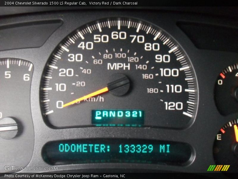 Victory Red / Dark Charcoal 2004 Chevrolet Silverado 1500 LS Regular Cab