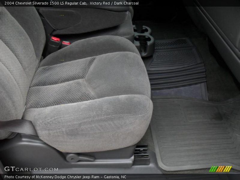 Victory Red / Dark Charcoal 2004 Chevrolet Silverado 1500 LS Regular Cab