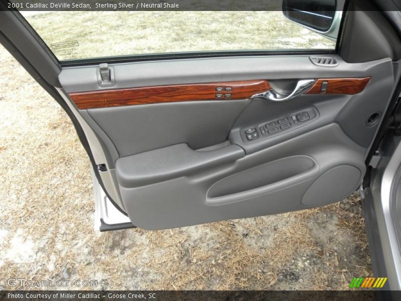 Sterling Silver / Neutral Shale 2001 Cadillac DeVille Sedan