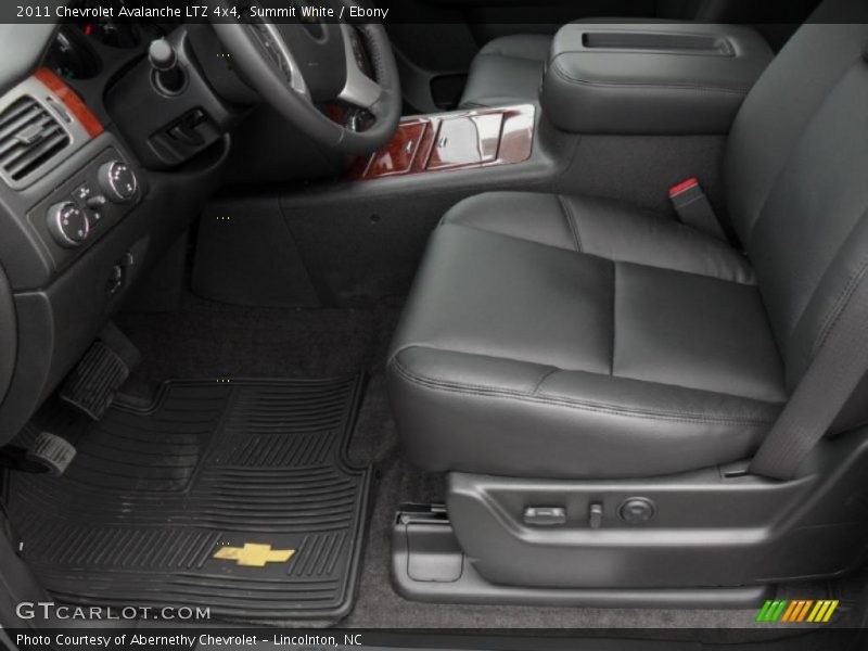 Summit White / Ebony 2011 Chevrolet Avalanche LTZ 4x4