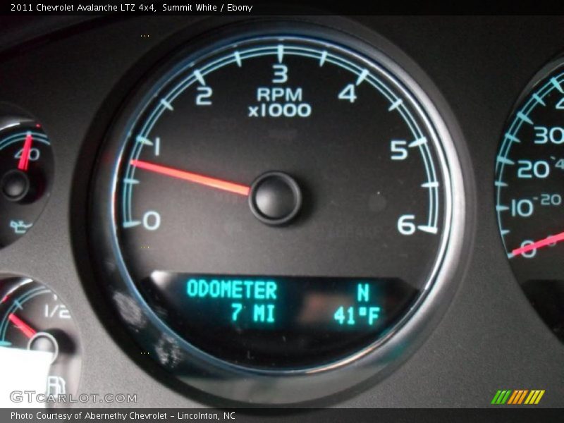 Summit White / Ebony 2011 Chevrolet Avalanche LTZ 4x4
