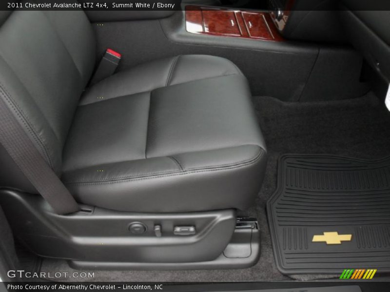 Summit White / Ebony 2011 Chevrolet Avalanche LTZ 4x4
