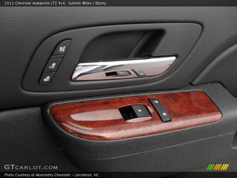 Summit White / Ebony 2011 Chevrolet Avalanche LTZ 4x4