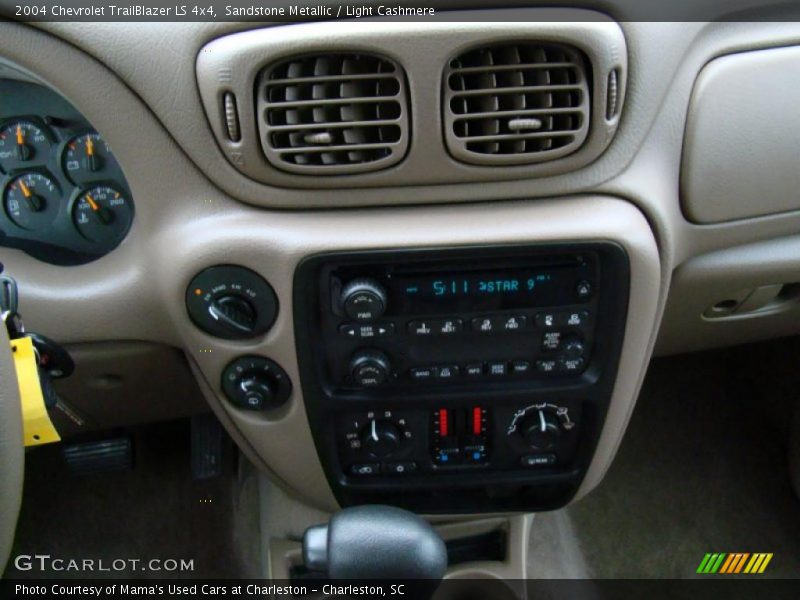 Sandstone Metallic / Light Cashmere 2004 Chevrolet TrailBlazer LS 4x4