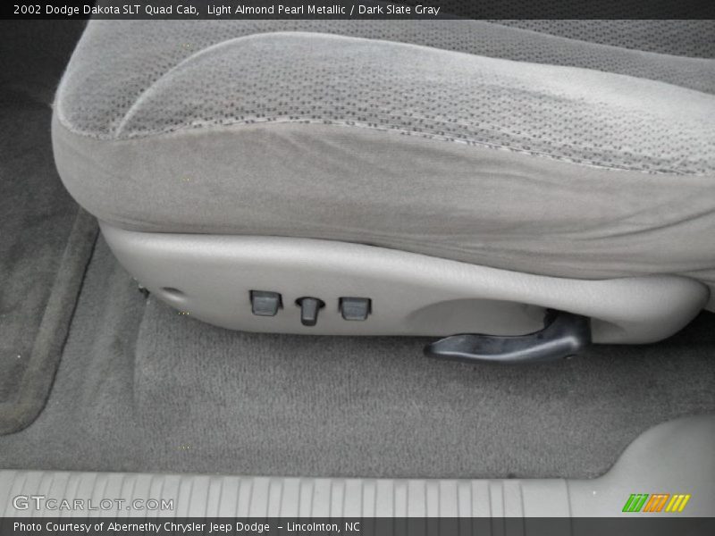 Light Almond Pearl Metallic / Dark Slate Gray 2002 Dodge Dakota SLT Quad Cab