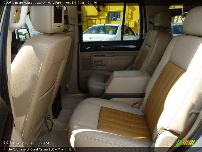 Ivory Parchment Tri-Coat / Camel 2005 Lincoln Aviator Luxury