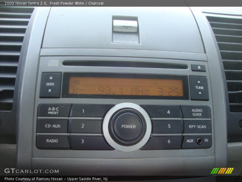 Fresh Powder White / Charcoal 2009 Nissan Sentra 2.0