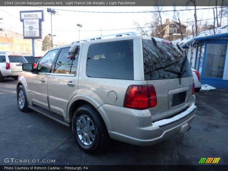 Light French Silk Metallic / Light Parchment 2004 Lincoln Navigator Luxury 4x4