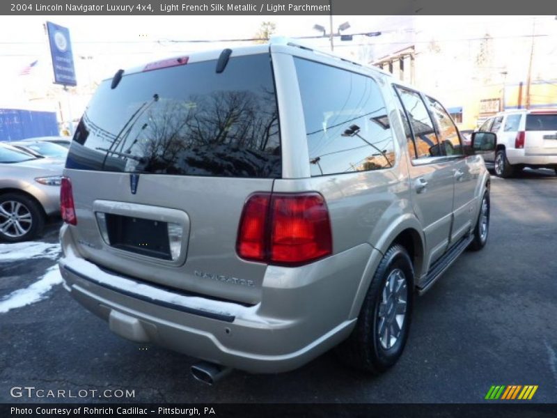 Light French Silk Metallic / Light Parchment 2004 Lincoln Navigator Luxury 4x4