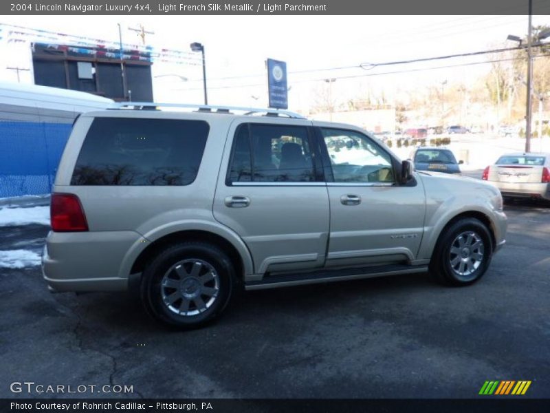 Light French Silk Metallic / Light Parchment 2004 Lincoln Navigator Luxury 4x4