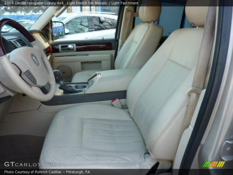 Light French Silk Metallic / Light Parchment 2004 Lincoln Navigator Luxury 4x4