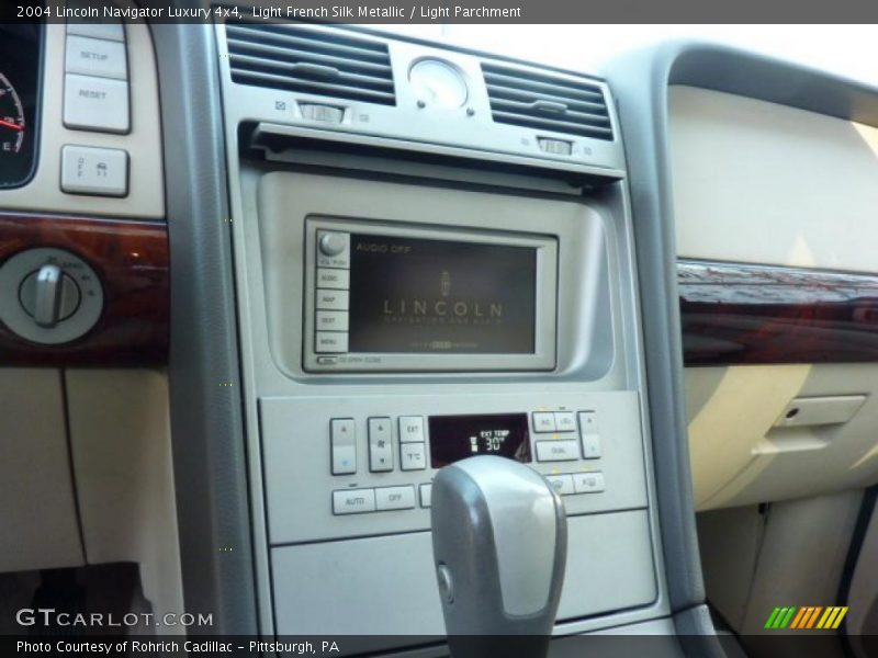 Light French Silk Metallic / Light Parchment 2004 Lincoln Navigator Luxury 4x4