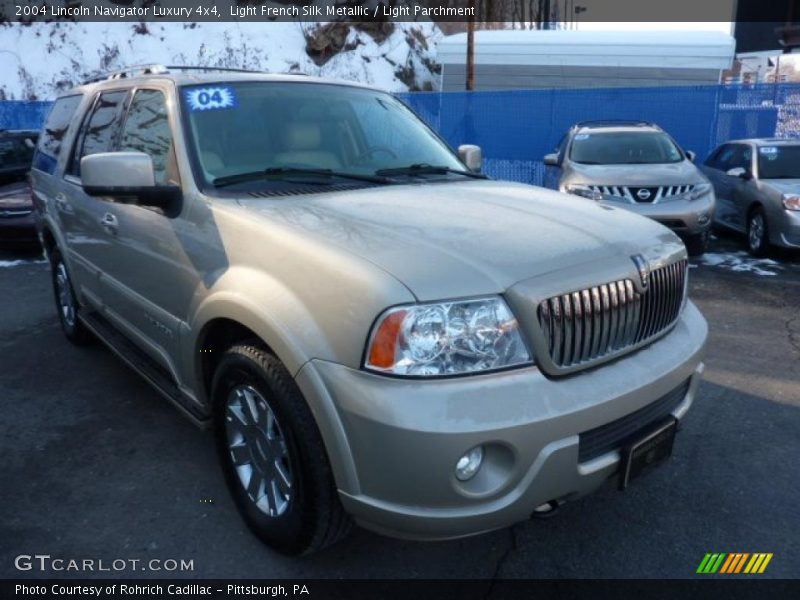 Light French Silk Metallic / Light Parchment 2004 Lincoln Navigator Luxury 4x4