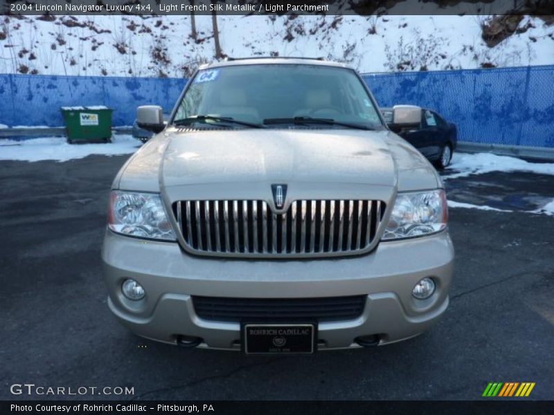 Light French Silk Metallic / Light Parchment 2004 Lincoln Navigator Luxury 4x4