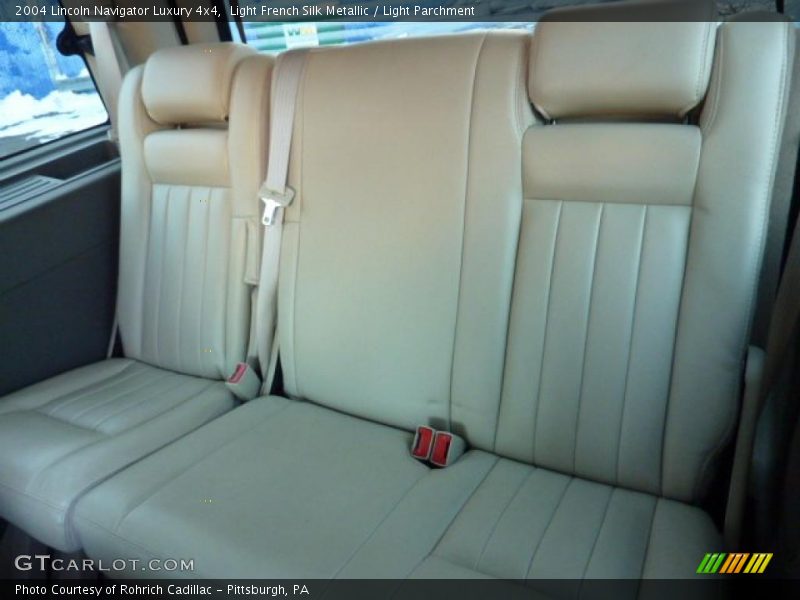 Light French Silk Metallic / Light Parchment 2004 Lincoln Navigator Luxury 4x4