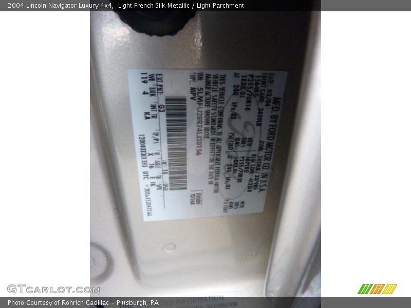 Light French Silk Metallic / Light Parchment 2004 Lincoln Navigator Luxury 4x4