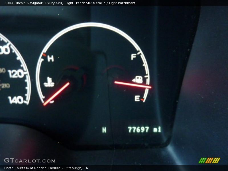 Light French Silk Metallic / Light Parchment 2004 Lincoln Navigator Luxury 4x4