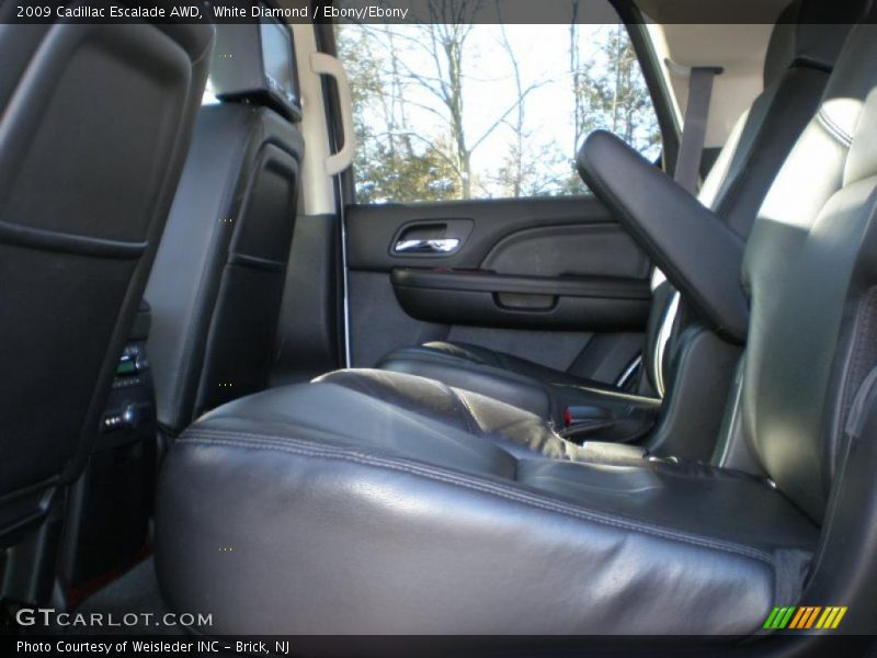 White Diamond / Ebony/Ebony 2009 Cadillac Escalade AWD