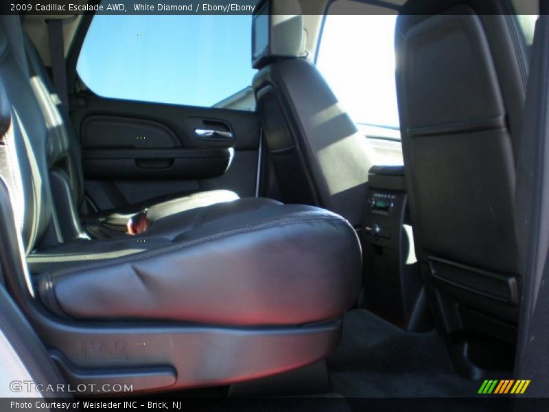 White Diamond / Ebony/Ebony 2009 Cadillac Escalade AWD