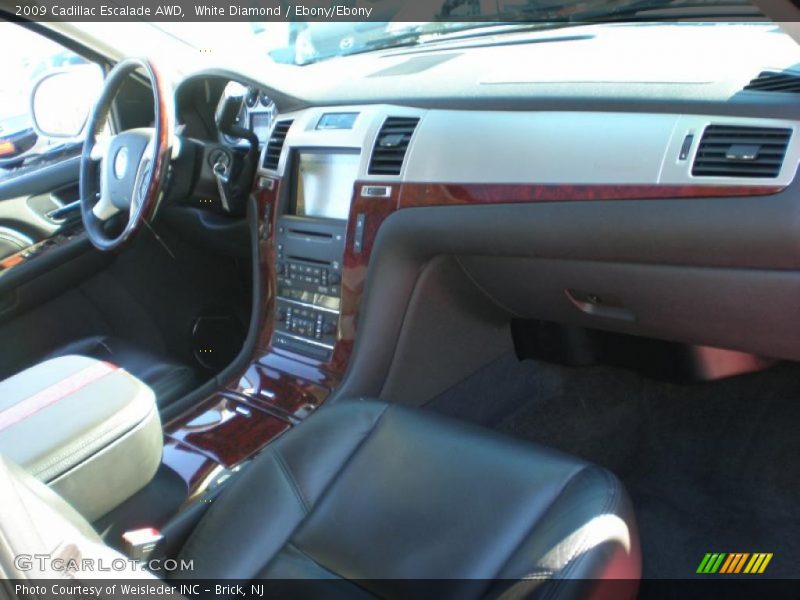 White Diamond / Ebony/Ebony 2009 Cadillac Escalade AWD
