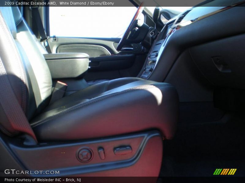 White Diamond / Ebony/Ebony 2009 Cadillac Escalade AWD