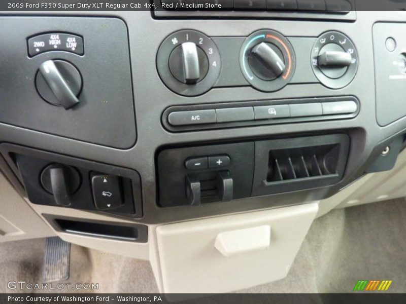 Controls of 2009 F350 Super Duty XLT Regular Cab 4x4