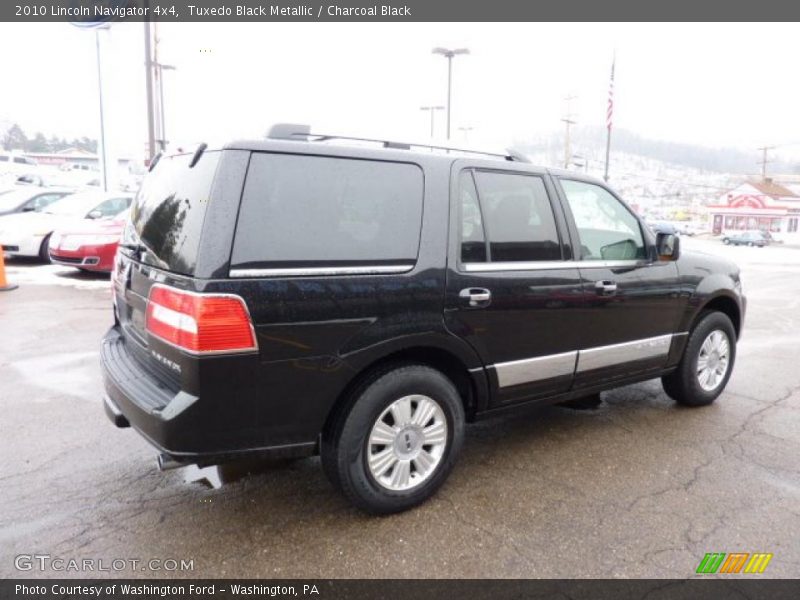 Tuxedo Black Metallic / Charcoal Black 2010 Lincoln Navigator 4x4