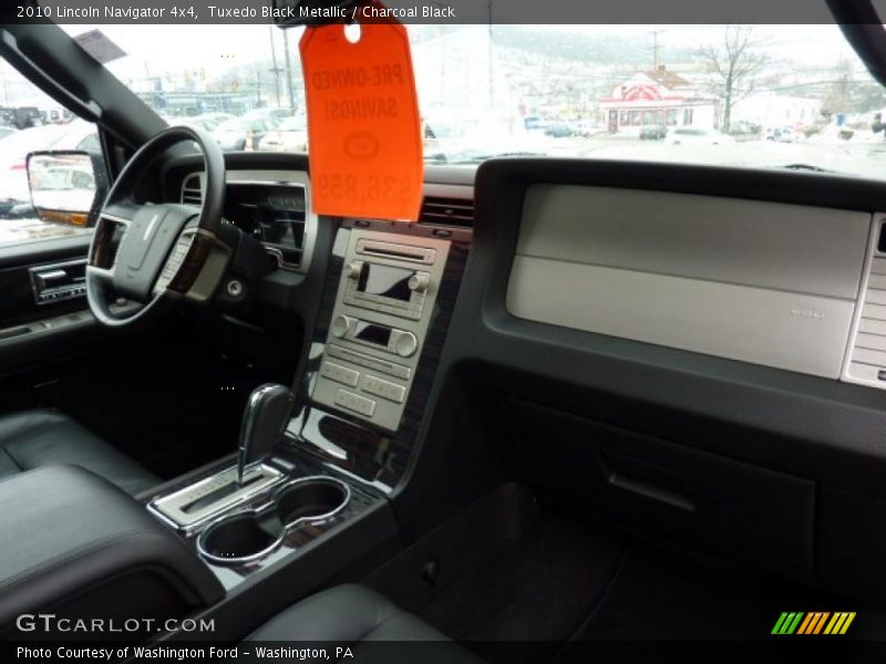 Tuxedo Black Metallic / Charcoal Black 2010 Lincoln Navigator 4x4