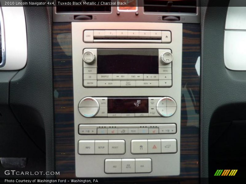 Tuxedo Black Metallic / Charcoal Black 2010 Lincoln Navigator 4x4