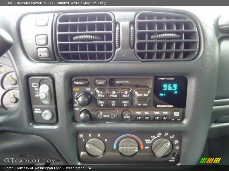 Summit White / Medium Gray 2000 Chevrolet Blazer LS 4x4