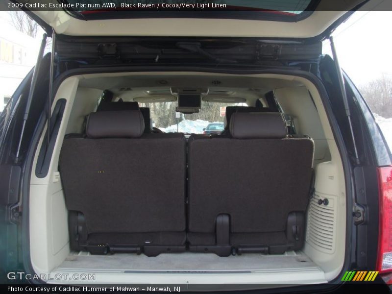  2009 Escalade Platinum AWD Trunk