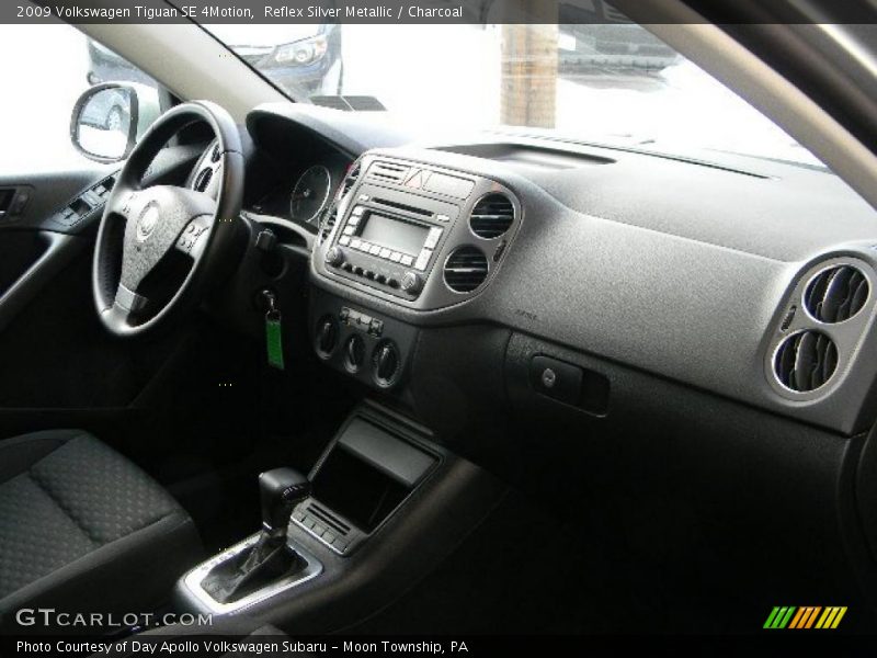 Reflex Silver Metallic / Charcoal 2009 Volkswagen Tiguan SE 4Motion