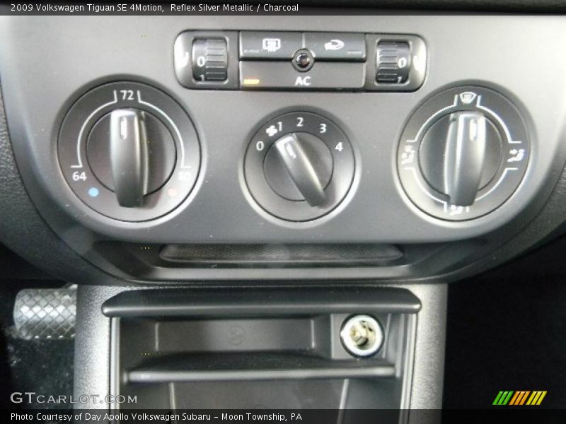 Reflex Silver Metallic / Charcoal 2009 Volkswagen Tiguan SE 4Motion