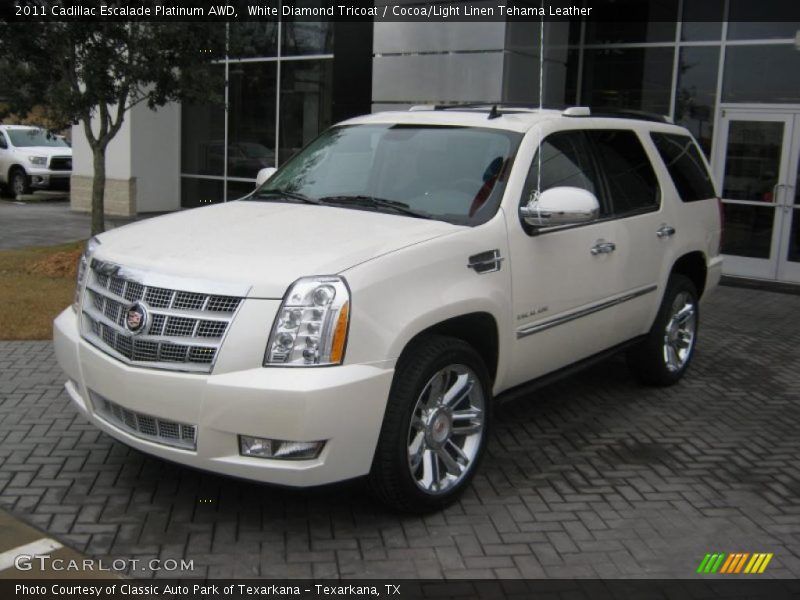 Front 3/4 View of 2011 Escalade Platinum AWD