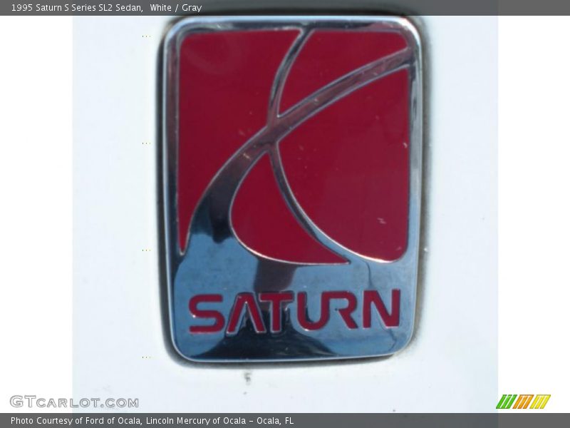 White / Gray 1995 Saturn S Series SL2 Sedan