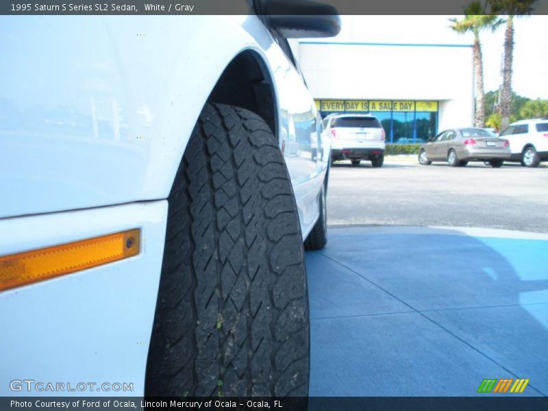 White / Gray 1995 Saturn S Series SL2 Sedan