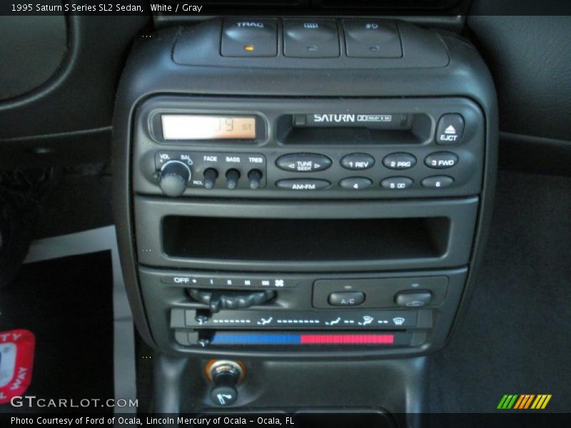 White / Gray 1995 Saturn S Series SL2 Sedan