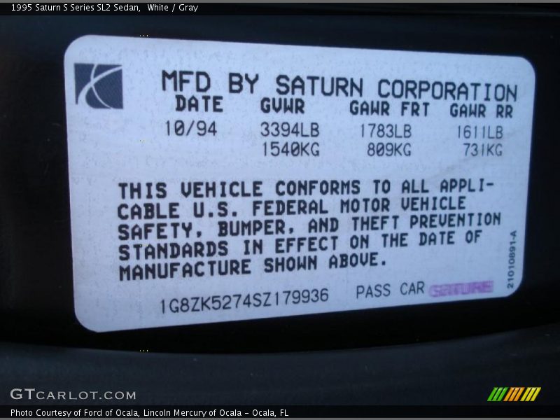 White / Gray 1995 Saturn S Series SL2 Sedan