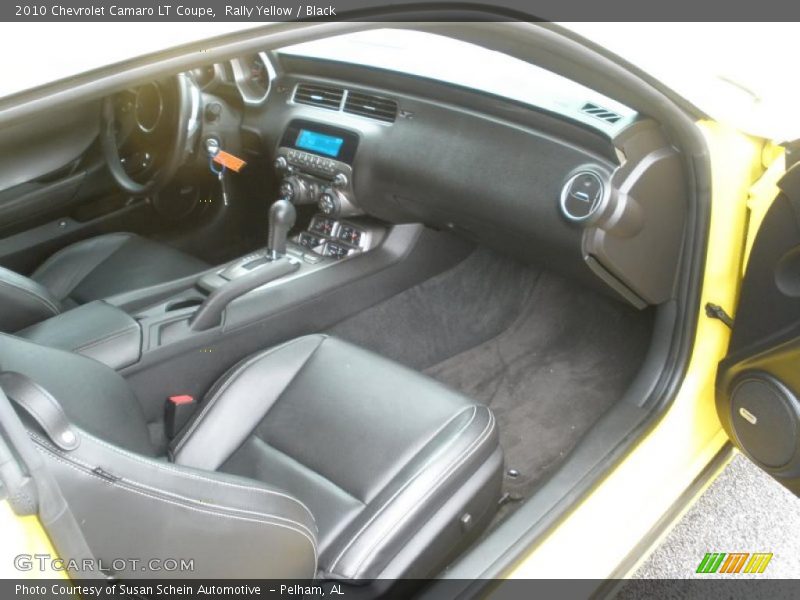 Dashboard of 2010 Camaro LT Coupe