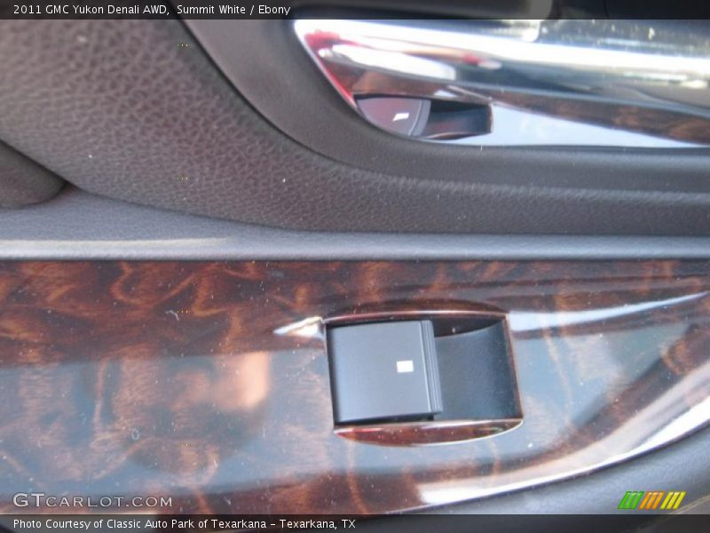 Summit White / Ebony 2011 GMC Yukon Denali AWD