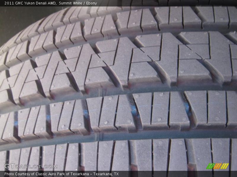 Summit White / Ebony 2011 GMC Yukon Denali AWD