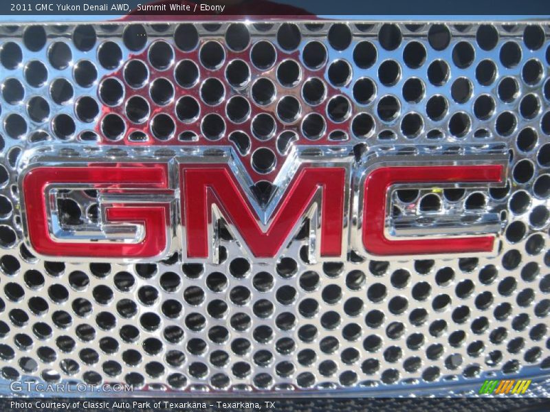 Summit White / Ebony 2011 GMC Yukon Denali AWD