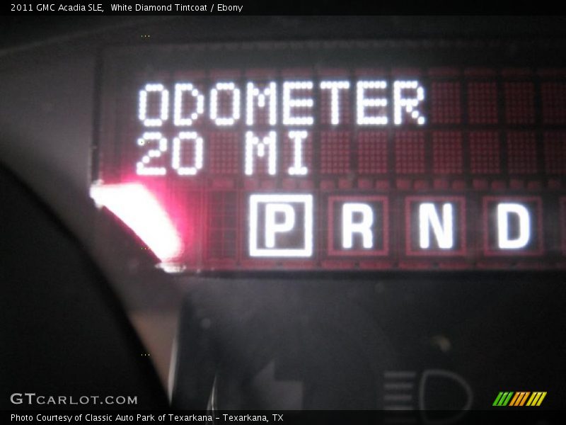 White Diamond Tintcoat / Ebony 2011 GMC Acadia SLE