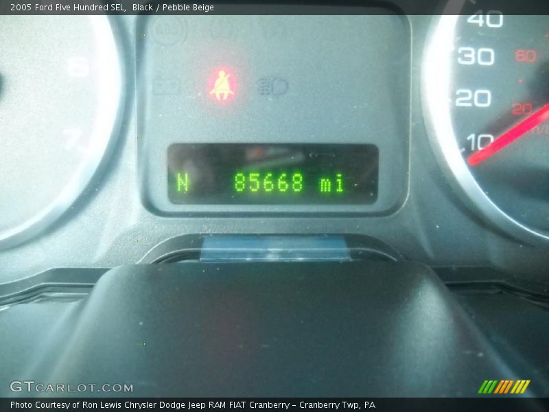 Black / Pebble Beige 2005 Ford Five Hundred SEL