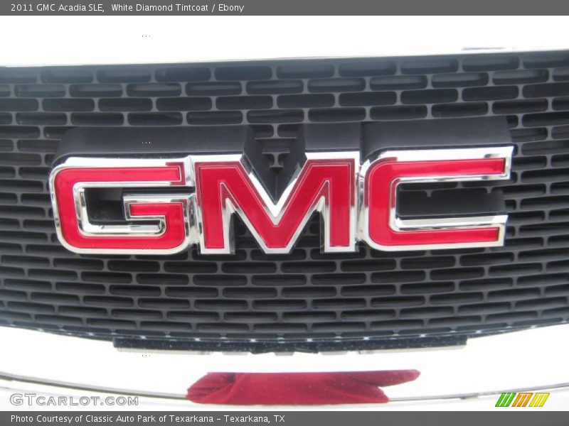 White Diamond Tintcoat / Ebony 2011 GMC Acadia SLE