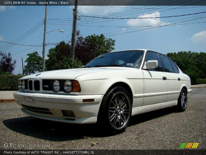 Front 3/4 View of 1991 M5 Sedan